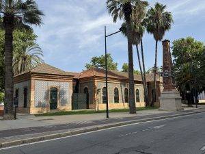Altes Bahnhofsgebäude im maurischen Stil