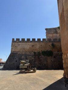 Überall Kanonen und Geschütze