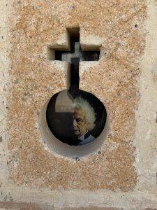 Einstein unterm Kreuze