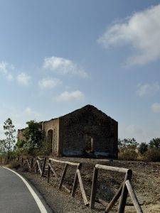 Ruine am Wegesrand