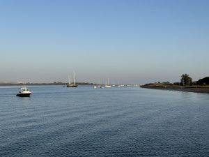 Ruhiges Ankerfeld auf der einen Seite