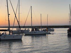 Kunterbuntes, trubeliges Miteinander