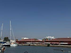 La Ola vor den Markthallen