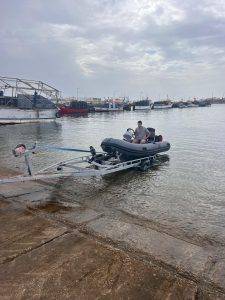 Unser Dinghy auf dem Slipwagen