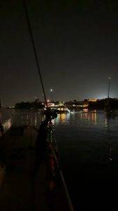 Partyboot im Ankerfeld