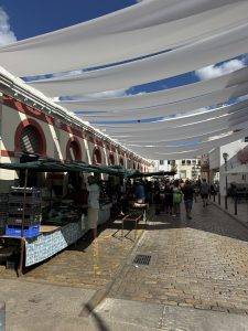 Beschattung an der Markthalle