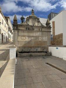 Quelle mitten in der Stadt