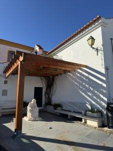 Eine von vielen Statuen in Alcoutim