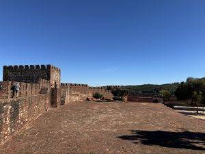 Mauerwanderung ohne Geländer