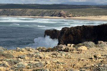 Blick zum Praia da Bordeira