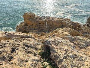 Felsburg mit natürlichen Pools