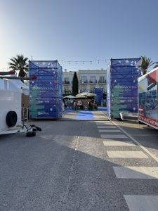 Weihnachtsmarkt bei Sommerwetter