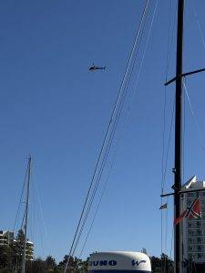 Filmteam im Hubschrauber