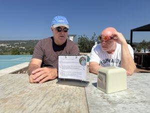Kleine Weinprobe in der Sonne