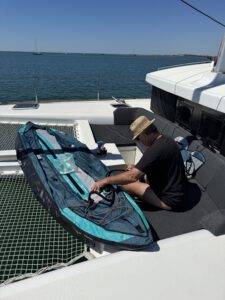 Das neue Kayak wird aufgepumpt