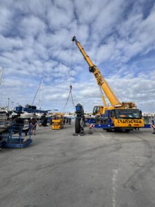 Großer Kran für den neuen Travellift
