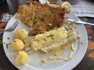 Spargel mit Schnitzel