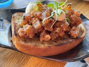 Brioche mit Thunfisch-Tartar