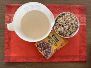 Haselnussmilch, Nusstrester und Datteln