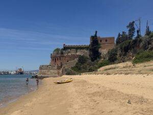 Am Strand vorm Castello
