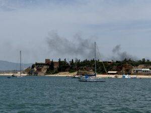 Es brennt hinter Ferragudo