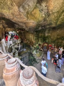 Allerdings sehen wir nur den Touristen-Kitsch-Teil
