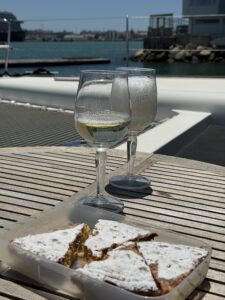 Mandelkuchen und Cava