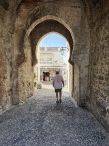 Tor und Mauer stammen aus dem Mittelalter
