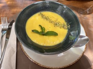 Mango-Gazpacho