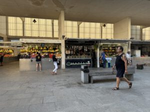 Morgens in der Markthalle