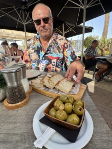Brot und Oliven gehen immer