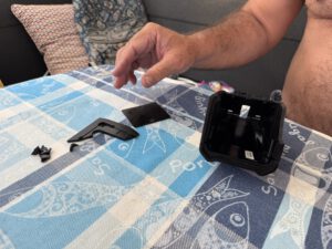 Zerbröselte Batteriehalterung