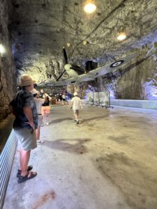 Ganz schön große Höhle
