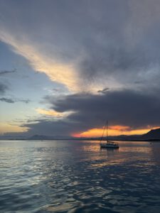 Im Westen „brennt“ der Himmel