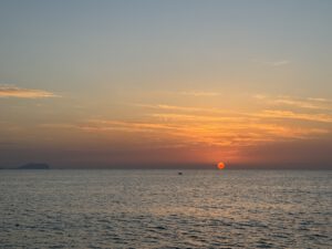 …sieht die Sonne aufgehen!