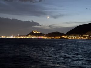 Neumond über Alicante