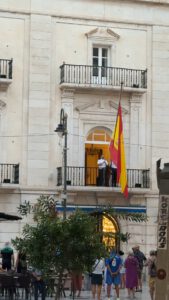 Flaggenappell am Rathaus