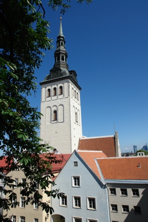 Auf Höhe mit dem Kirchturm