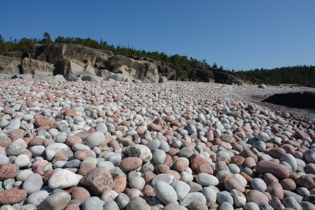 Toller Kieselsteinstrand auf Trysunda	