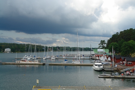 Blick auf den leeren Yachthafen	